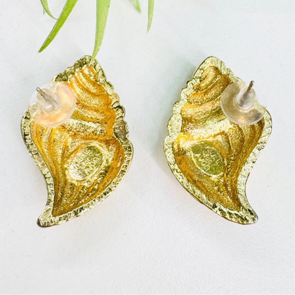 Vintage Kenneth Jay Lane for Avon Textured Conch Shell Gold Tone Earrings - Picture 7 of 9